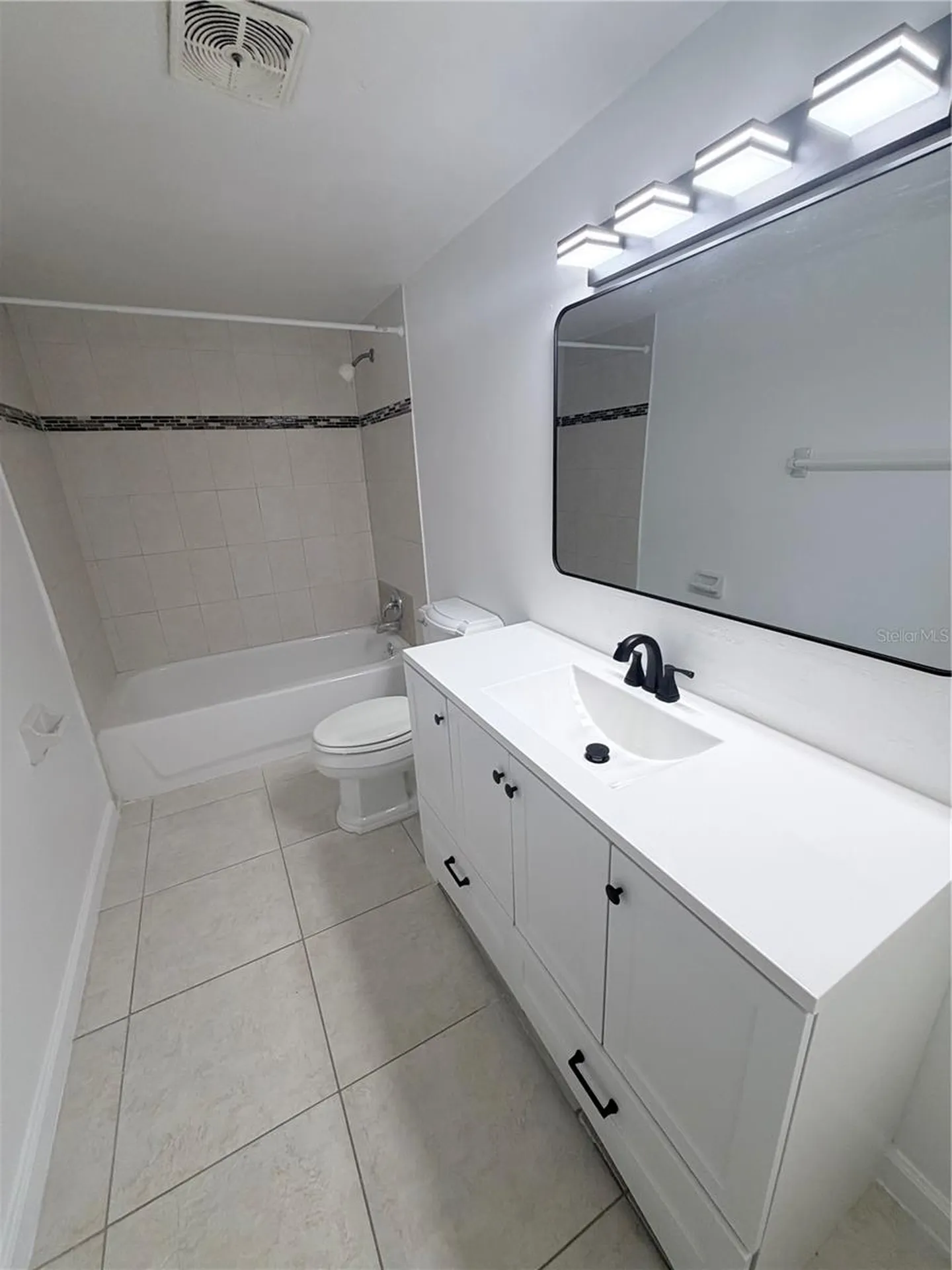 925 W Oak Ridge Road Orlando FL 32809