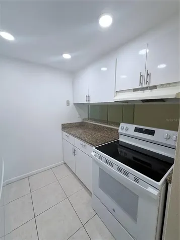 925 W Oak Ridge Road Orlando FL 32809