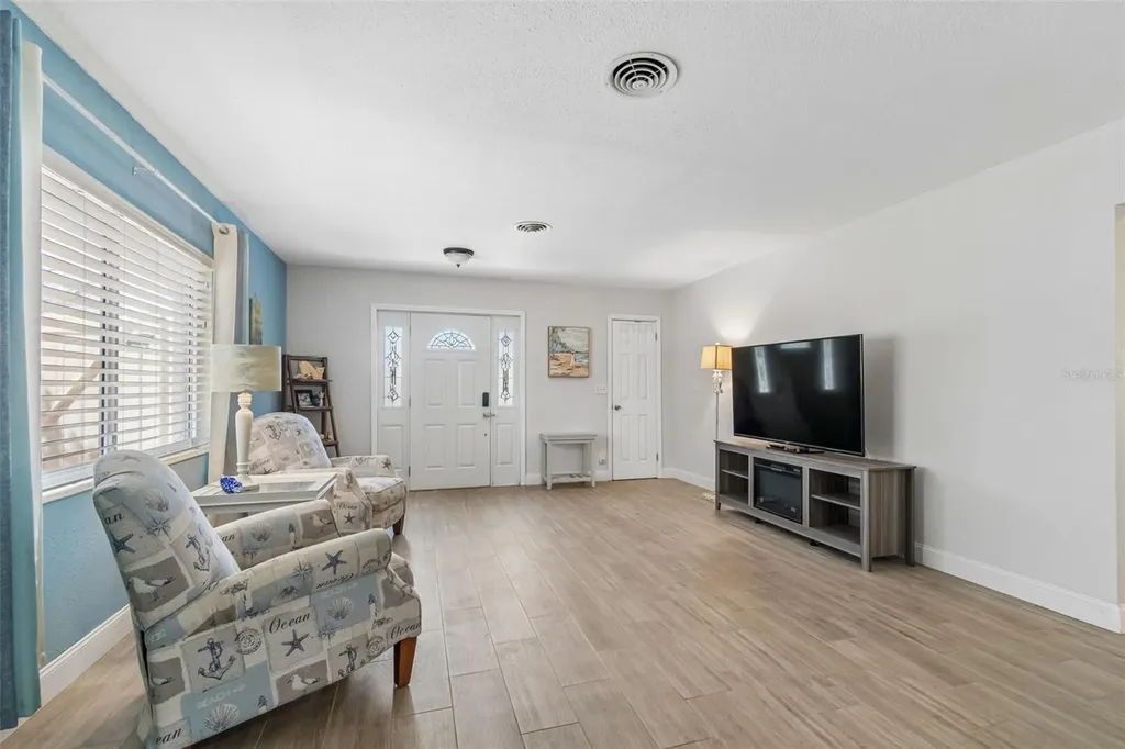10572 Blossom Lake Drive Seminole FL 33772