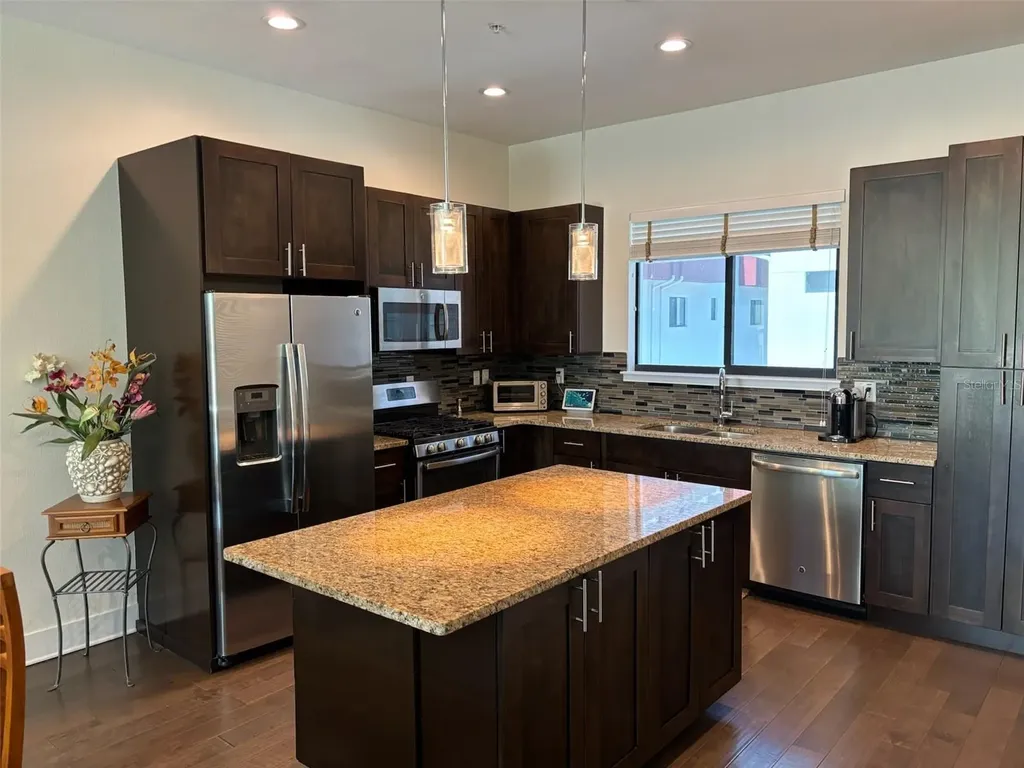 130 8th Street N St Petersburg FL 33701