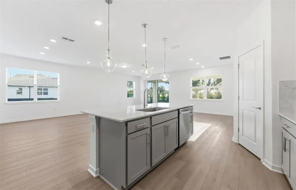 37834 Clinch Circle Zephyrhills FL 33540