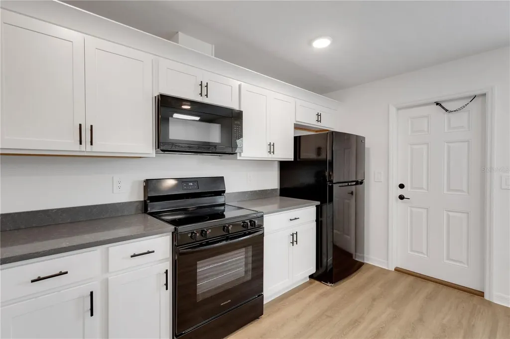 902 / 904 Captiva Point Lakeland FL 33801