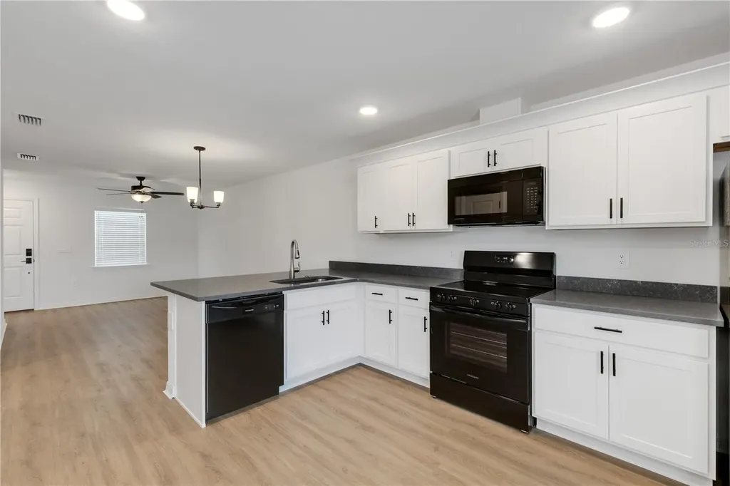 902 / 904 Captiva Point Lakeland FL 33801