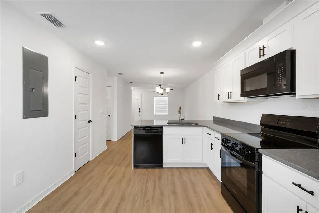 902 / 904 Captiva Point Lakeland FL 33801