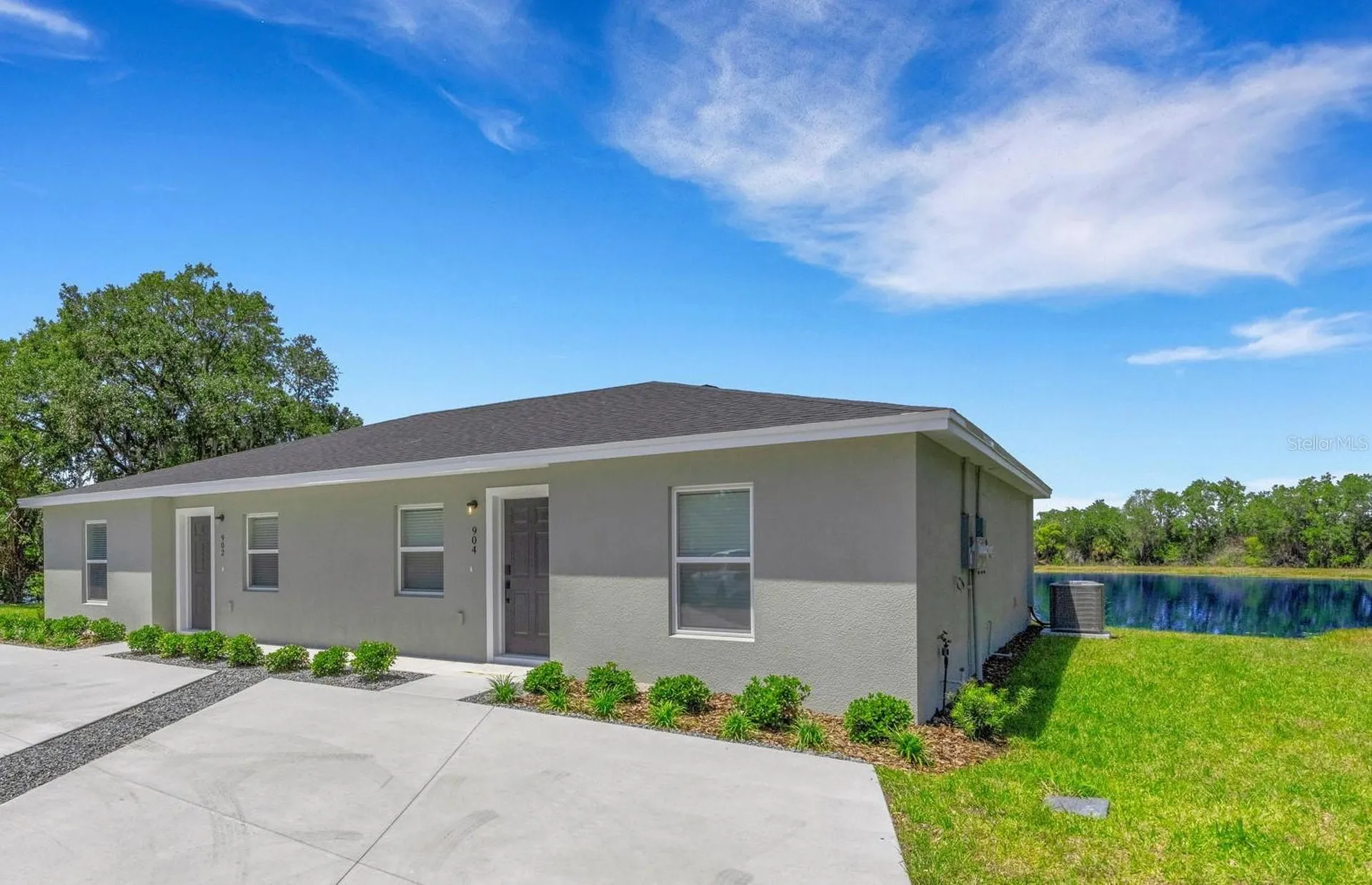 902 / 904 Captiva Point Lakeland FL 33801
