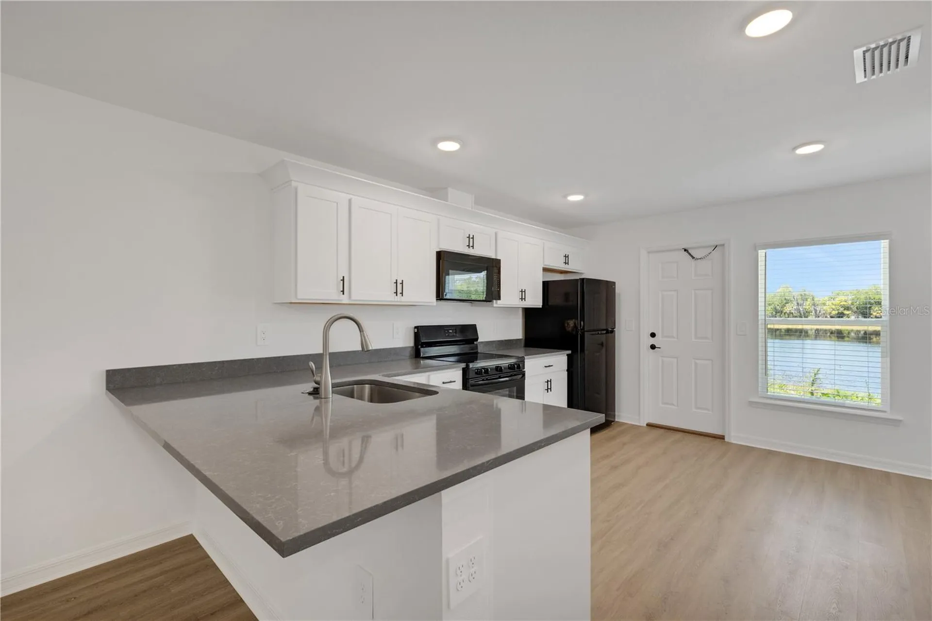 902 / 904 Captiva Point Lakeland FL 33801