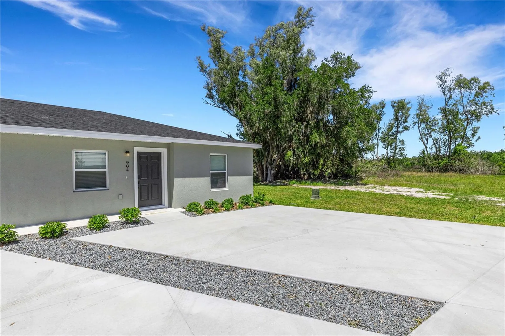 902 / 904 Captiva Point Lakeland FL 33801