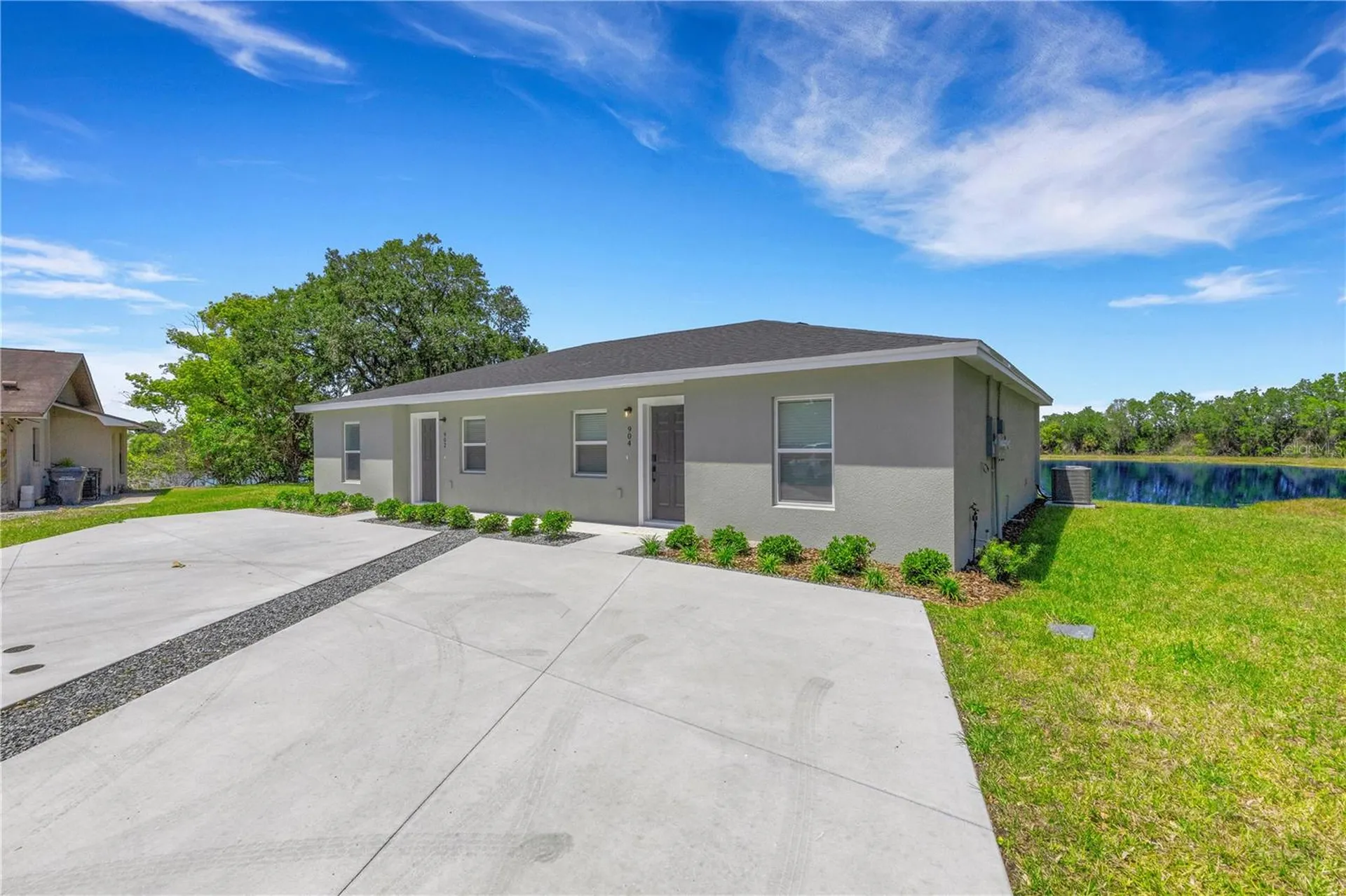 902 / 904 Captiva Point Lakeland FL 33801