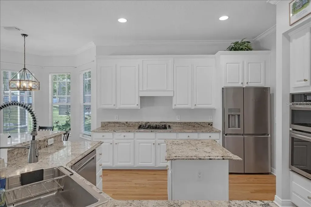 5913 Flatwoods Manor Circle Lithia FL 33547