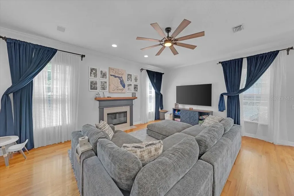 5913 Flatwoods Manor Circle Lithia FL 33547