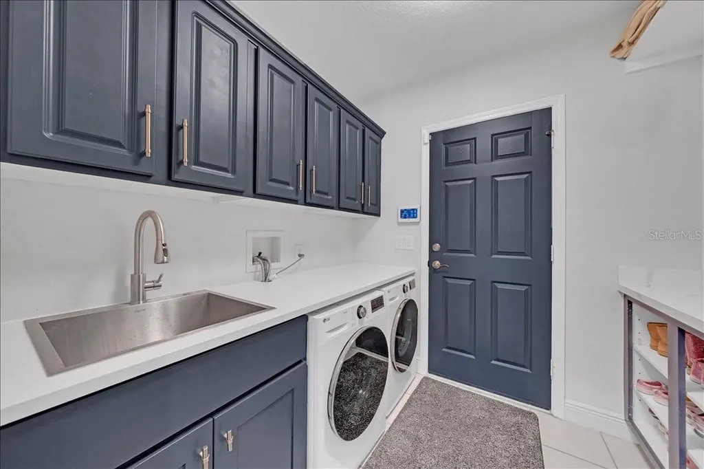 5913 Flatwoods Manor Circle Lithia FL 33547