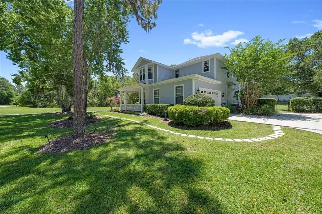 5913 Flatwoods Manor Circle Lithia FL 33547
