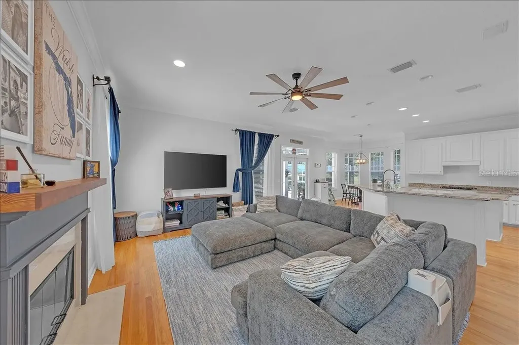 5913 Flatwoods Manor Circle Lithia FL 33547
