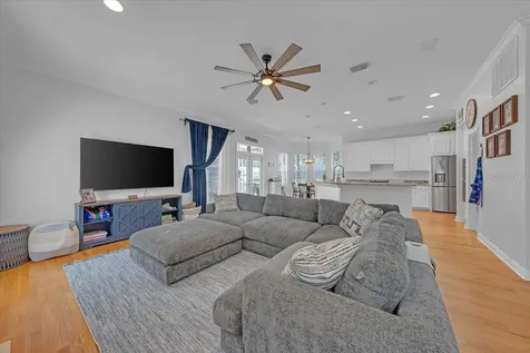 5913 Flatwoods Manor Circle Lithia FL 33547