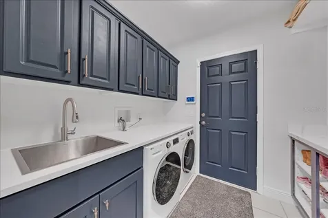 5913 Flatwoods Manor Circle Lithia FL 33547