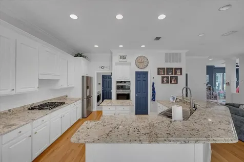 5913 Flatwoods Manor Circle Lithia FL 33547