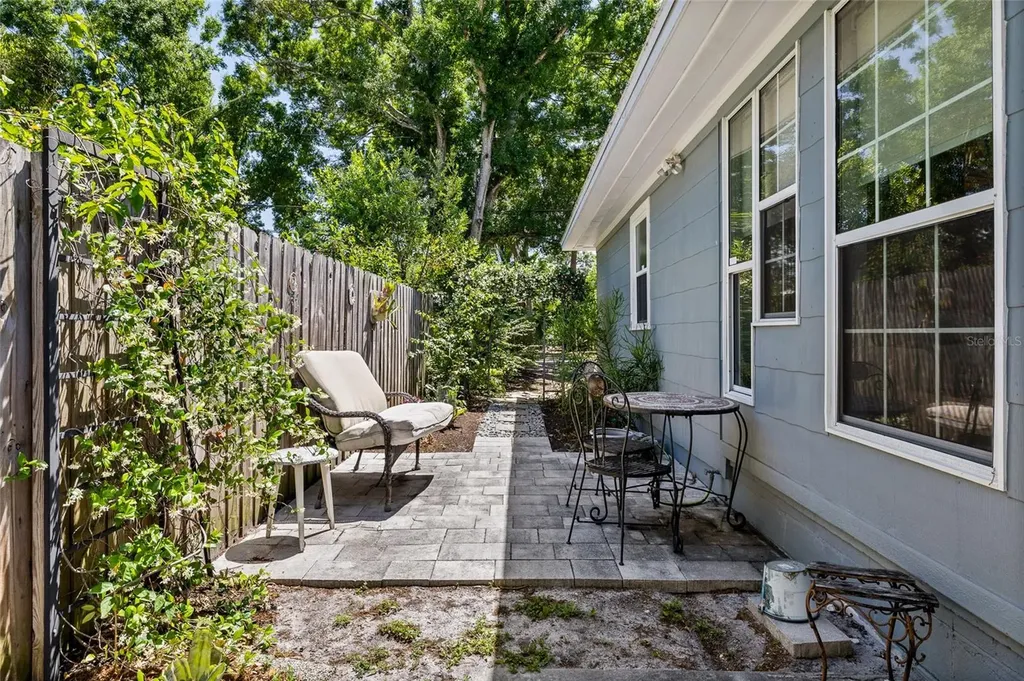4650 2nd Avenue S St Petersburg FL 33711