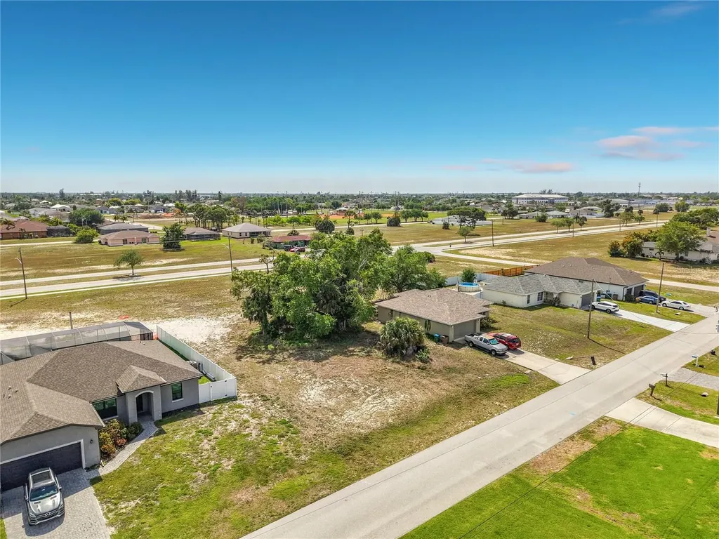 1305 SW 8th Place Cape Coral FL 33991