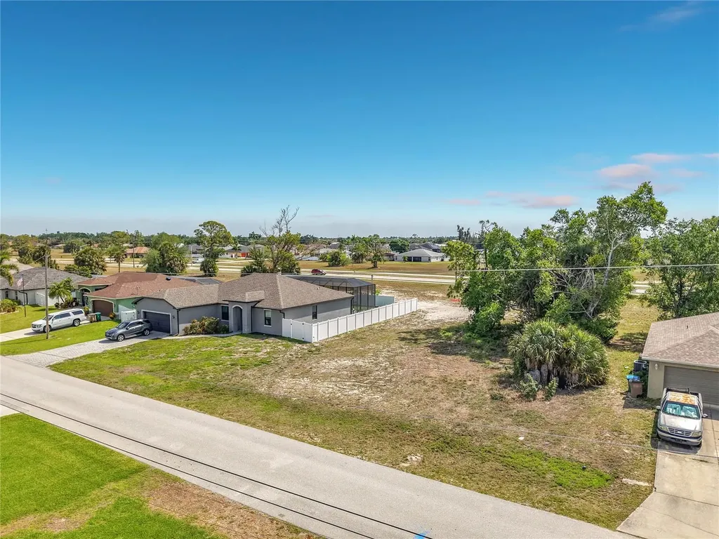 1305 SW 8th Place Cape Coral FL 33991