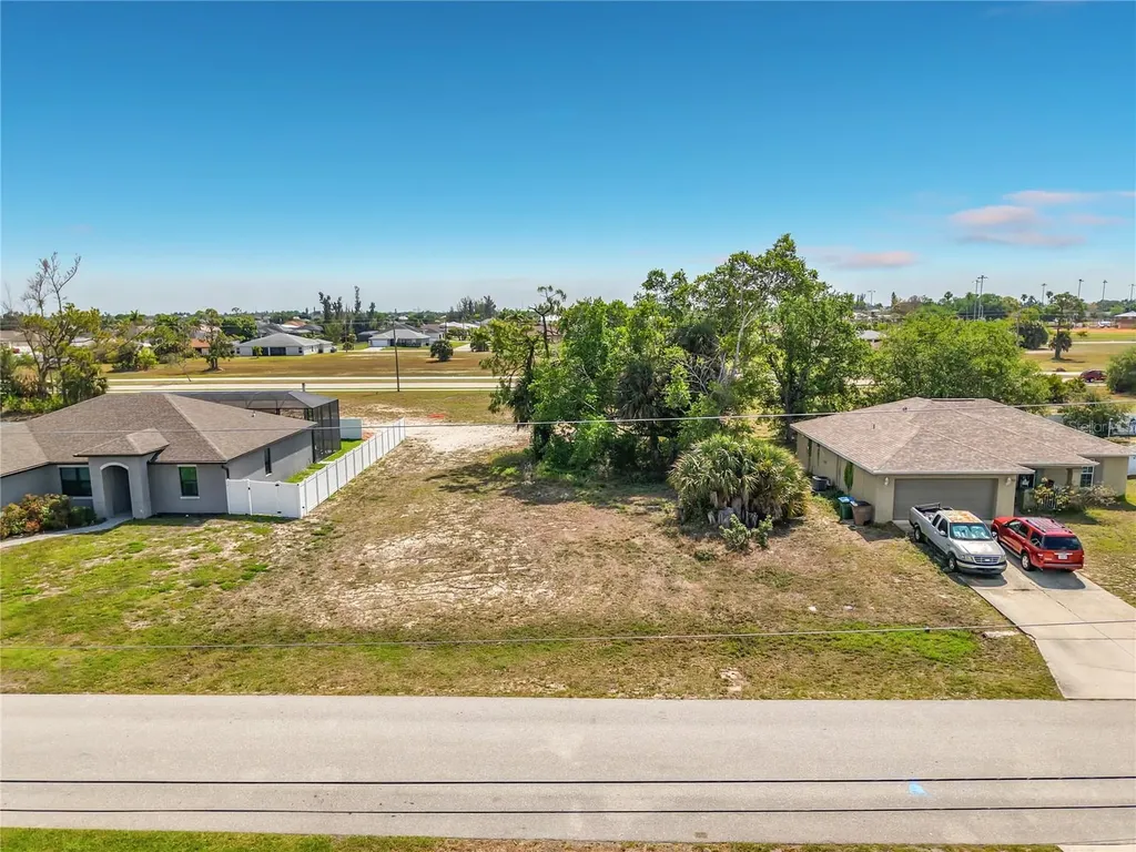 1305 SW 8th Place Cape Coral FL 33991