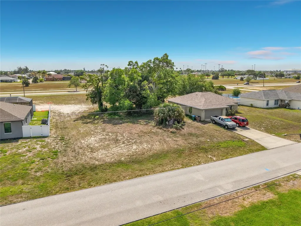 1305 SW 8th Place Cape Coral FL 33991