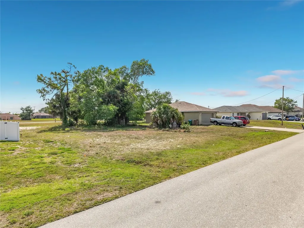 1305 SW 8th Place Cape Coral FL 33991