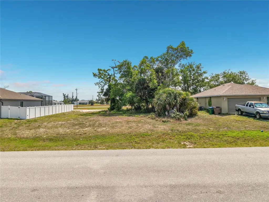 1305 SW 8th Place Cape Coral FL 33991