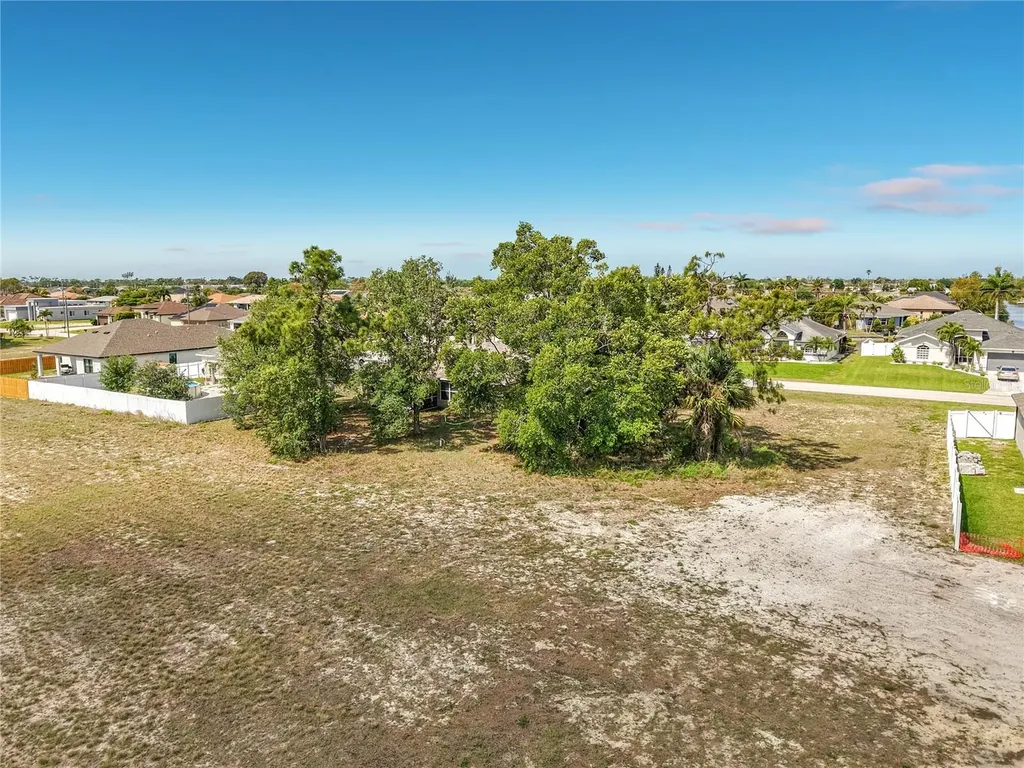 1305 SW 8th Place Cape Coral FL 33991