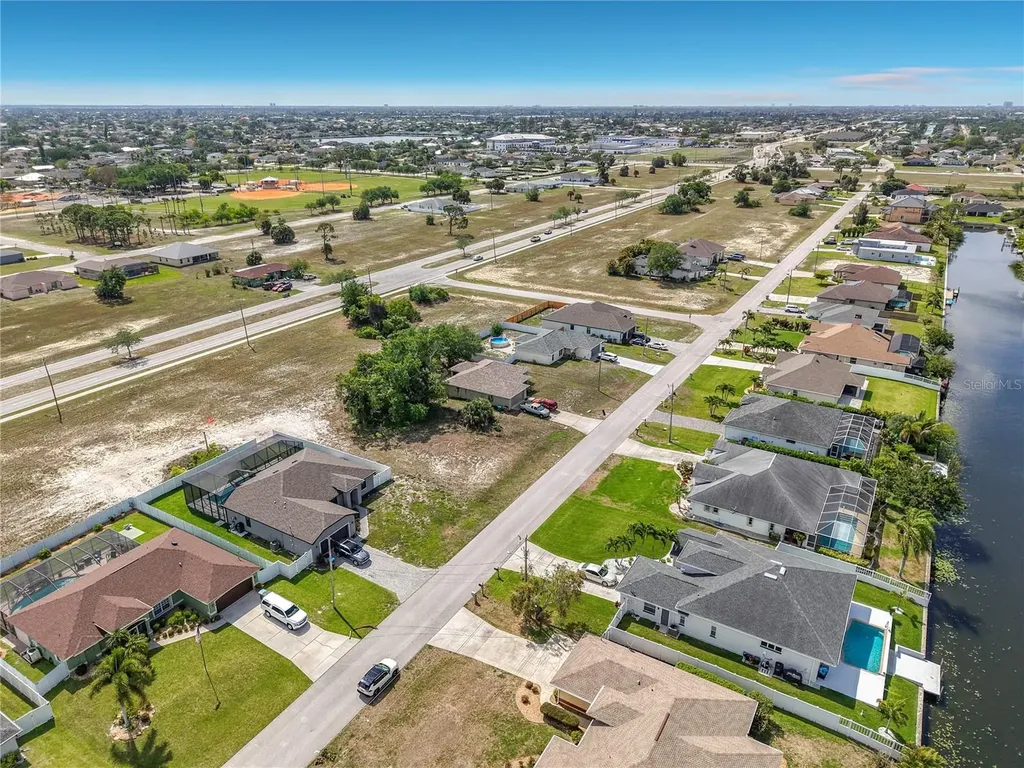 1305 SW 8th Place Cape Coral FL 33991