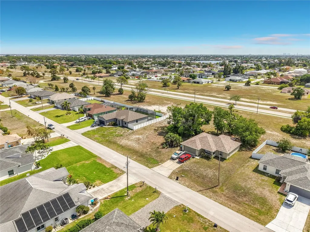 1305 SW 8th Place Cape Coral FL 33991