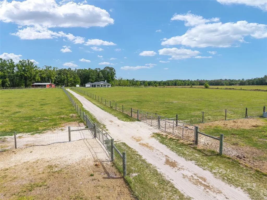 3725 172nd Street Wellborn FL 32094