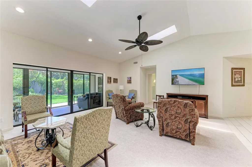 3946 Wilshire Circle E Sarasota FL 34238