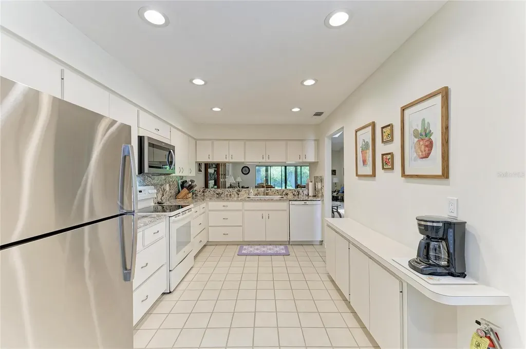 3946 Wilshire Circle E Sarasota FL 34238