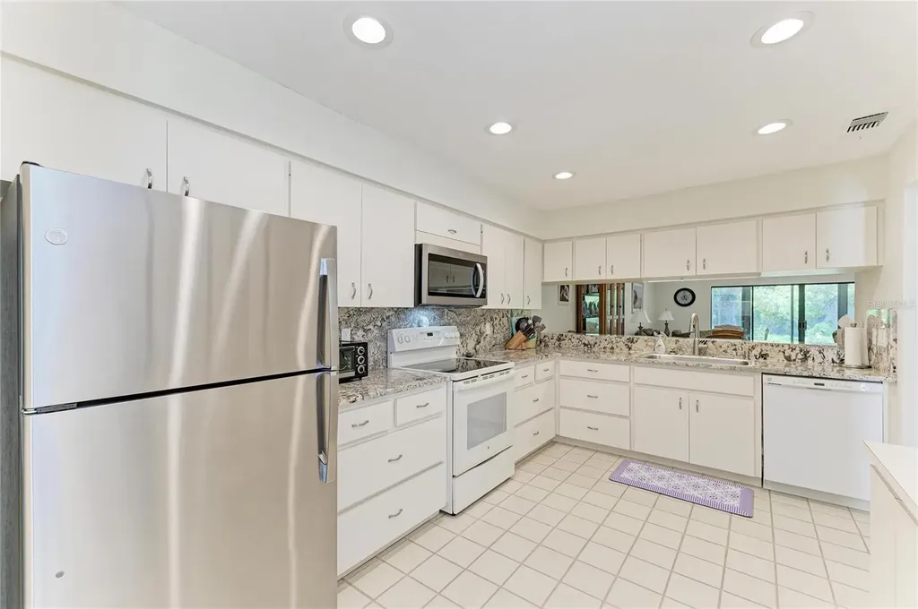 3946 Wilshire Circle E Sarasota FL 34238