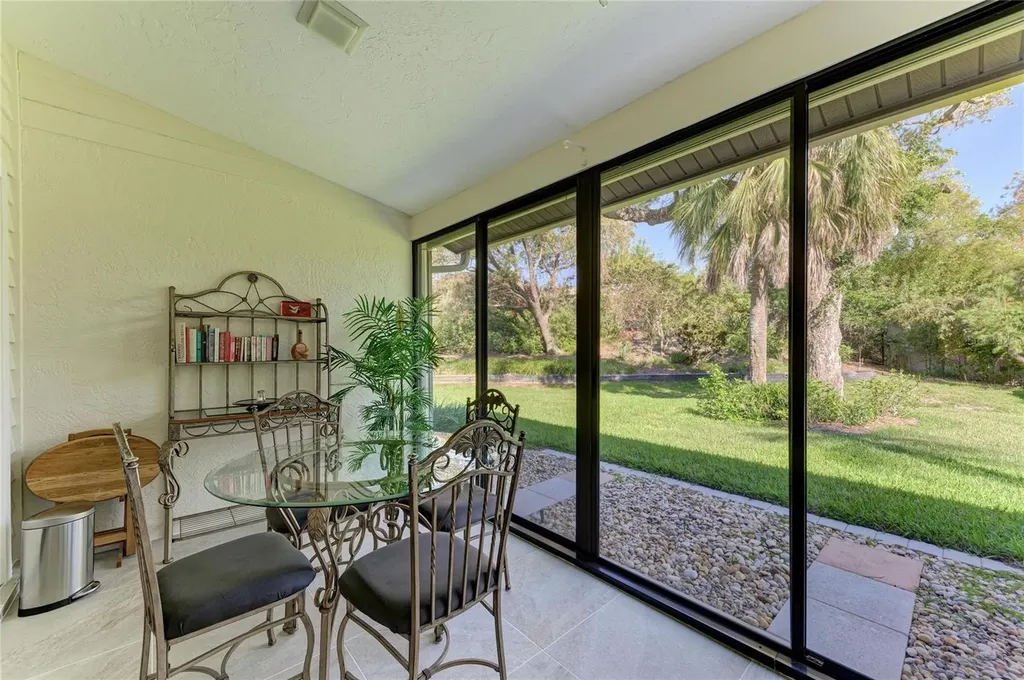 3946 Wilshire Circle E Sarasota FL 34238