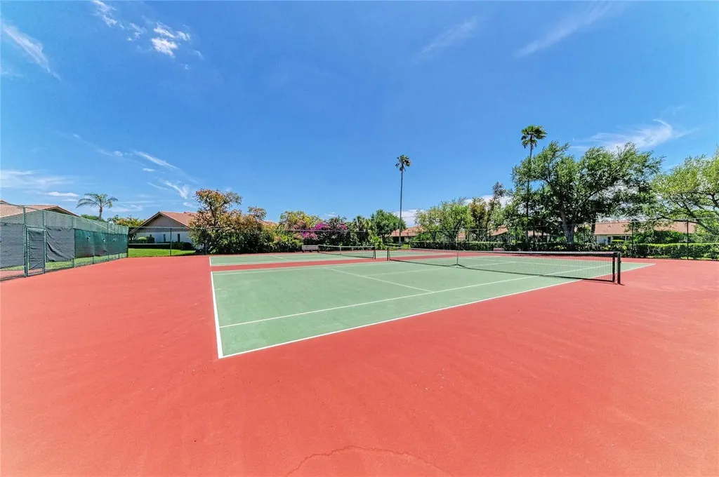 3946 Wilshire Circle E Sarasota FL 34238