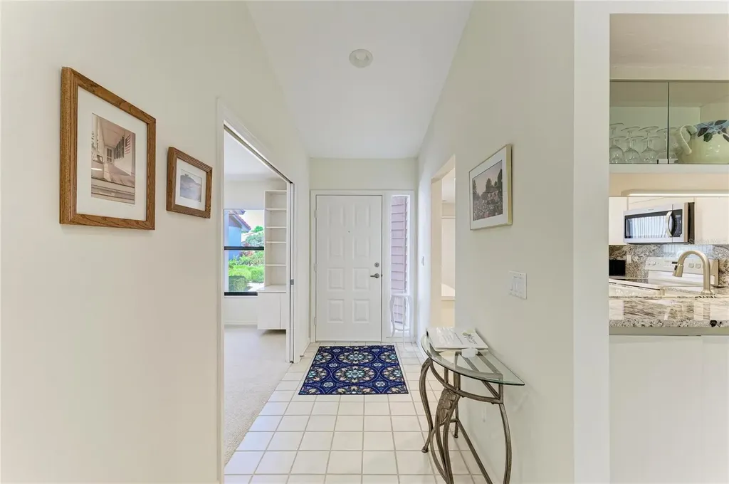 3946 Wilshire Circle E Sarasota FL 34238
