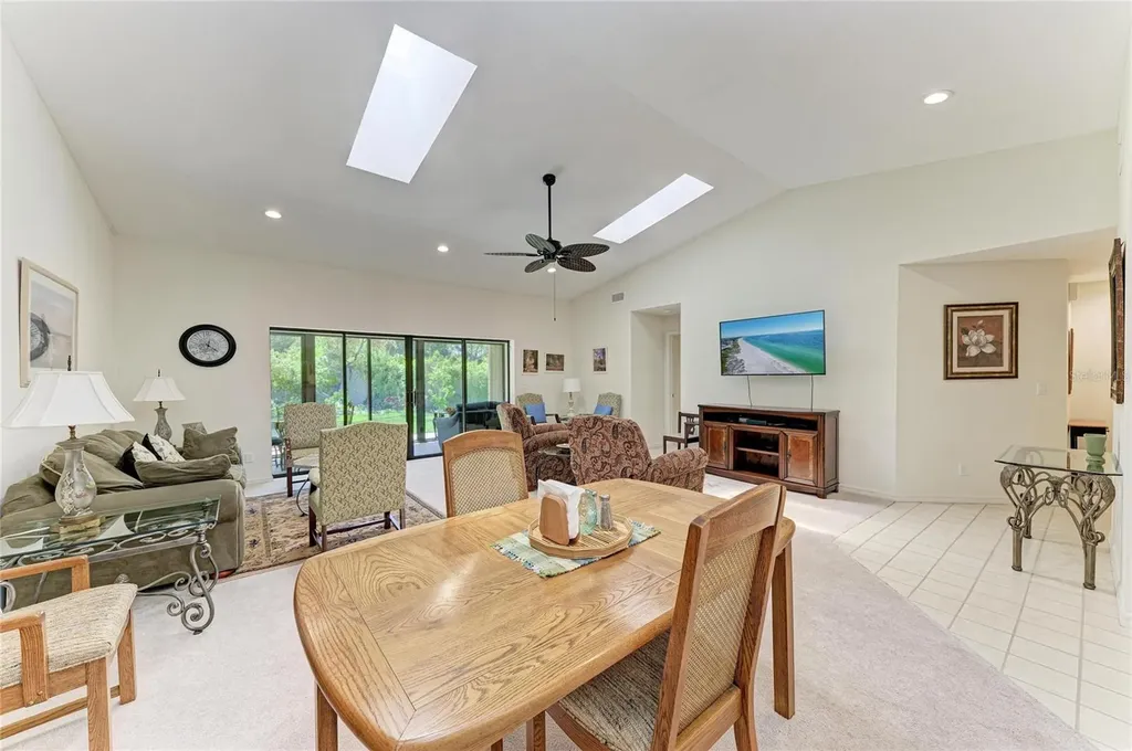 3946 Wilshire Circle E Sarasota FL 34238