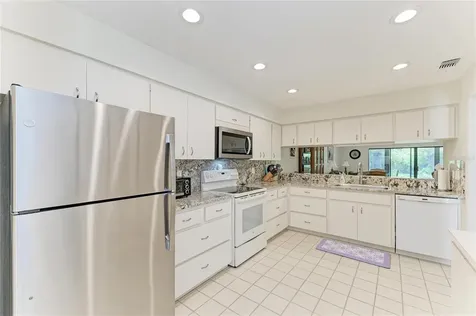 3946 Wilshire Circle E Sarasota FL 34238