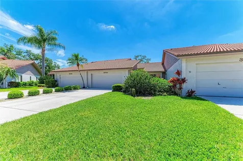 3946 Wilshire Circle E Sarasota FL 34238