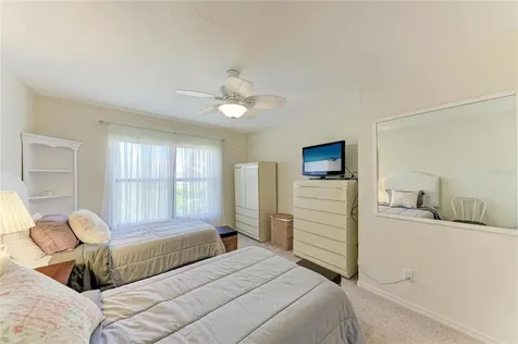 3946 Wilshire Circle E Sarasota FL 34238