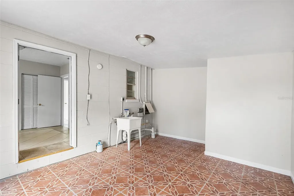 201 N Himes Avenue Tampa FL 33609