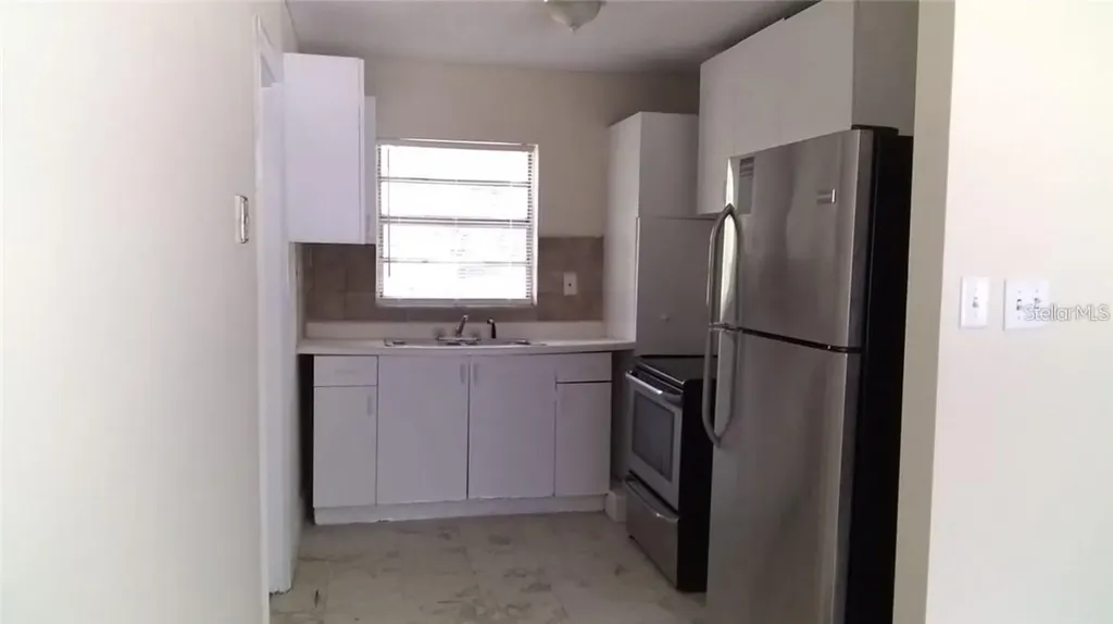 5036 College Orlando FL 32811