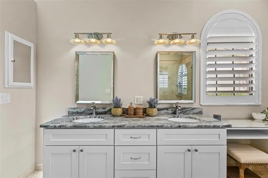 4601 Las Brisas Lane Sarasota FL 34238