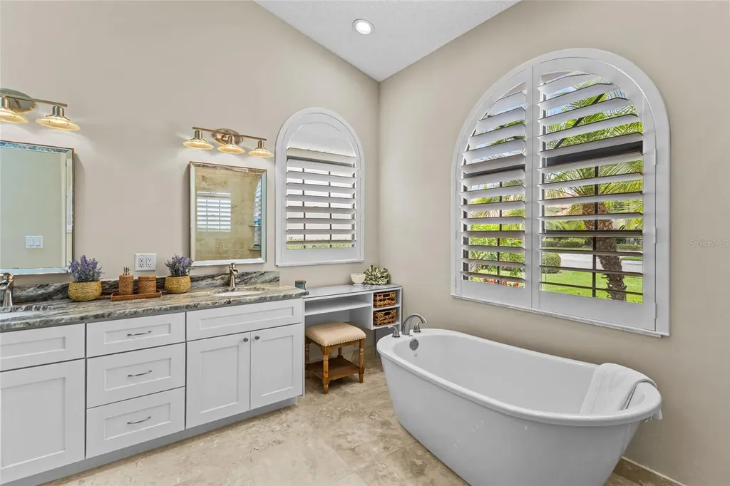 4601 Las Brisas Lane Sarasota FL 34238