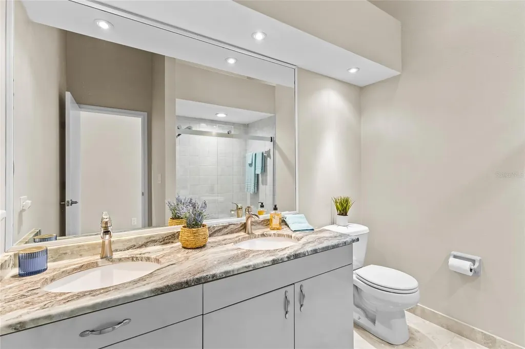 4601 Las Brisas Lane Sarasota FL 34238