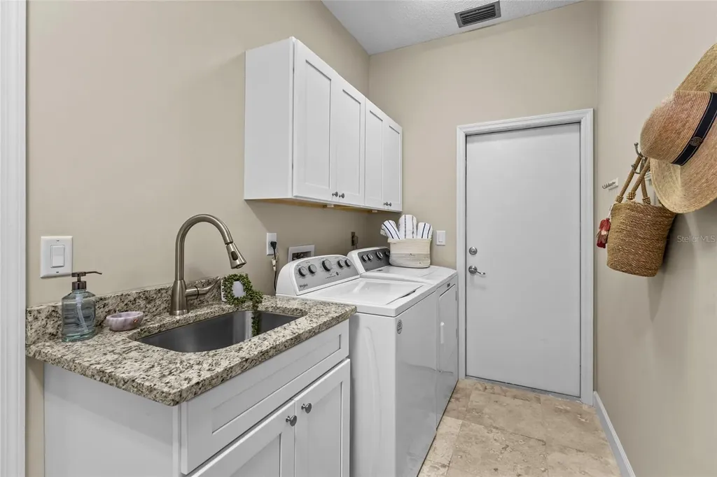 4601 Las Brisas Lane Sarasota FL 34238