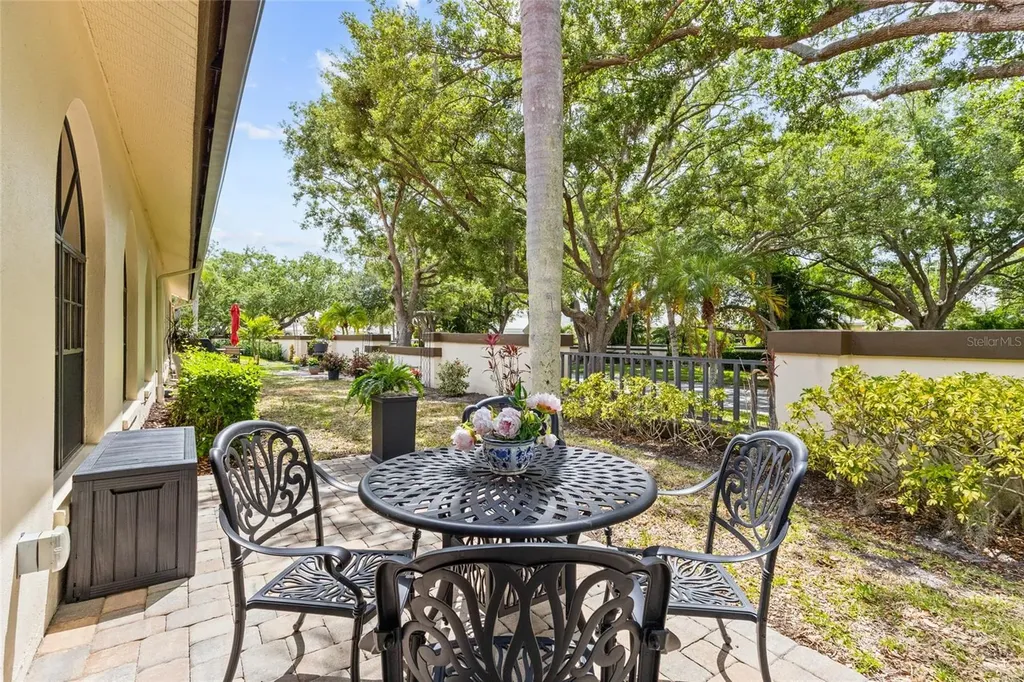 4601 Las Brisas Lane Sarasota FL 34238