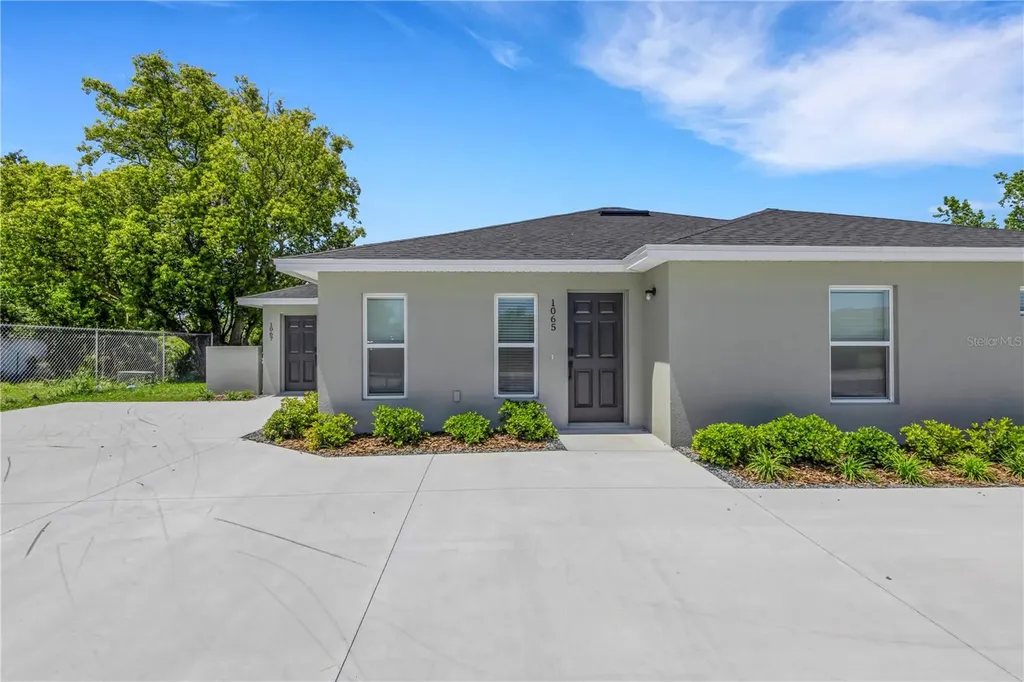 1065 / 1067 Captiva Point Lakeland FL 33801