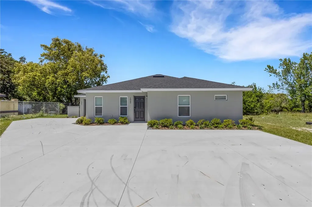 1065 / 1067 Captiva Point Lakeland FL 33801